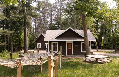 Upper Hill Cabins top