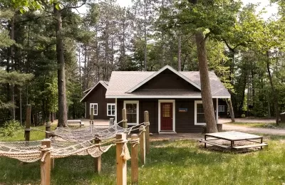 Upper Hill Cabins top